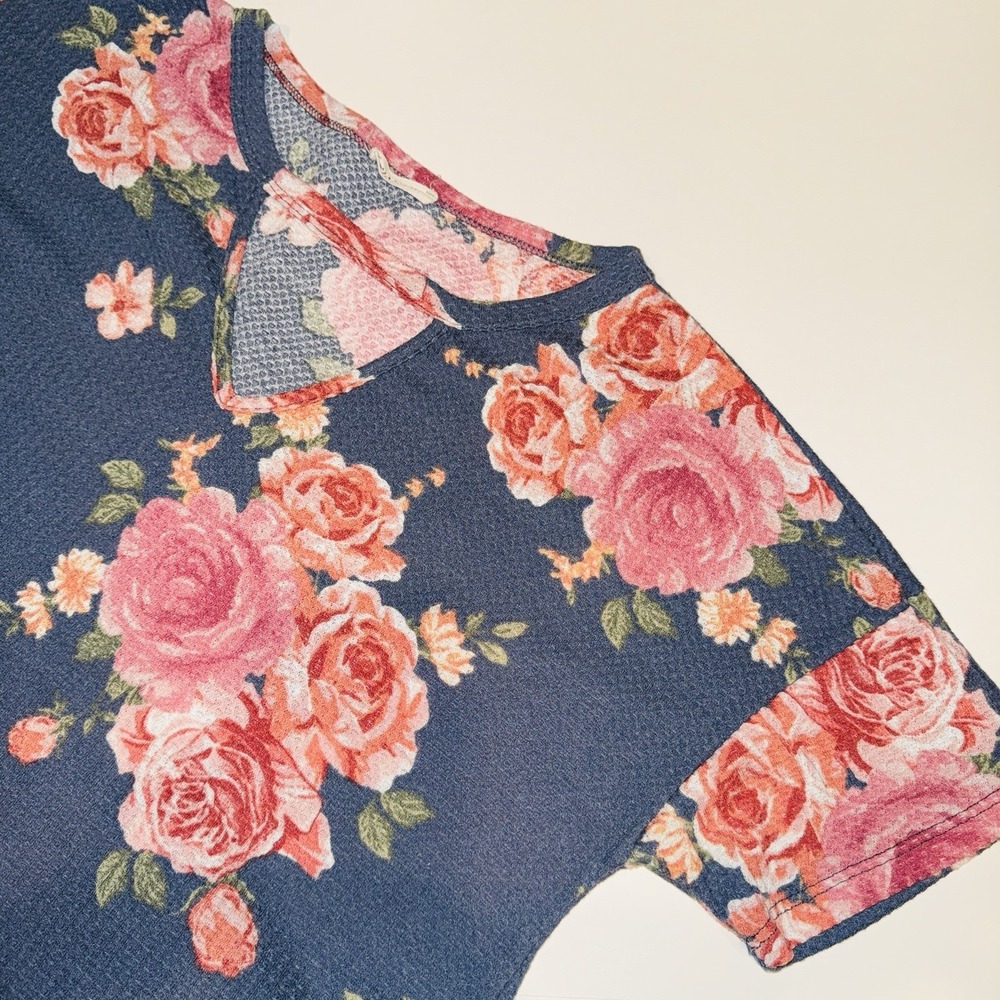 Viamor Floral Rose Waffle Knit Top Large Blue Pink Cut Out Scrappy Short Sleeve